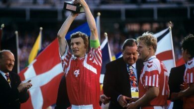 يزخر تاريخ كرة القدم بقصص ملحمية، لفرق ومنتخبات خطفت ألقابا غير متوقعة من براثن عظماء اللعبة، إلا أن المنتخب الدنماركي يفوز بأغرب قصة.