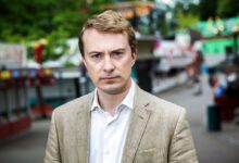 استقالة 4 من أعضاء حزب DF عقب استلام Morten Messerschmidt رئاسة الحزب، ذلك لأنه متهم بالتزوير والاحتيال.