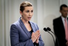 قد أعلنت ميت فريدركسن عن قيامها بتغيير ثلاثة مناصب وزارية، مبدلة بذلك بعض المقاعد في التشكيلة الوزارية للحكومة.