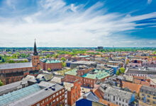 تعتبر مدينة Odense ثالث أكبر مدينة في الدنمارك وتقع وسط البلاد على جزيرة فيونن. تعرف عليها وعلى معالمها السياحية مع الصور