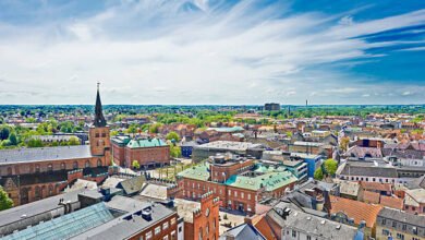 تعتبر مدينة Odense ثالث أكبر مدينة في الدنمارك وتقع وسط البلاد على جزيرة فيونن. تعرف عليها وعلى معالمها السياحية مع الصور