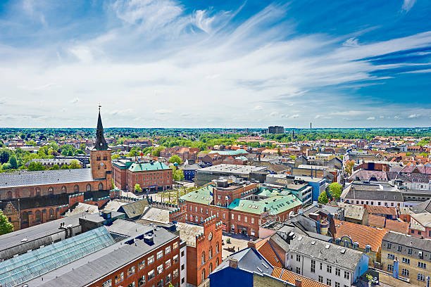تعتبر مدينة Odense ثالث أكبر مدينة في الدنمارك وتقع وسط البلاد على جزيرة فيونن. تعرف عليها وعلى معالمها السياحية مع الصور