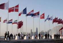 رفعت أعلام الدول المتأهلة لكأس العالم لكرة القدم في قطر 2022، على طول كورنيش الدوحة، وكان علم الدنمارك من بين هذه الأعلام.