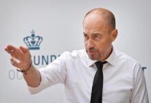 قدمت وزارة الصحة اقتراح إصلاح صحي جديد في مؤتمر صحفي يوم الثلاثاء تسعى فيه لخلق مجتمع خالٍ من التدخين عن طريق حظر بيع منتجات التبغ لمن هم دو