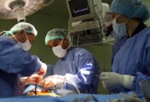 عادة يتم إجراء عملية القلب المفتوح (bypass-operation) عن طريق فتح القفص الصدري وتقطيع الأضلاع والاستعانة بالقلب الصناعي. الآن يمكن إجراؤها