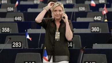 الاتحاد الأوروبي قلق من فوز اليمينية مارين لوبان في الانتخابات الفرنسية بسبب رغبتها في وضع القوانين الفرنسية فوق قوانين الاتحاد الأوروبي