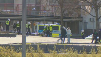 الطلقات التحذيرية للشرطة السويدية تصيب ثلاثة أشخاص خلال اشتباكات عنيفة بين المحتجين بعد اندلاع أعمال شغب في Norrköping