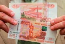 يأتي تشديد بوتين على الدفع بالروبل مقابل الغاز الروسي بعد خطاب ألقاه يوم الخميس قال فيه أنه وقع مرسوماً بهذا الشأن