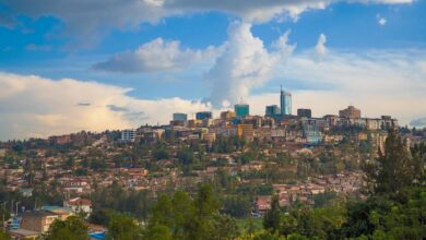 بريطانيا تنشئ مركزاً للجوء في رواندا الواقعة في شرق أفريقيا. حيث تعتزم إرسال اللاجئين الذين يحاولون الدخول لأراضيها بشكل غير قانوني إليه.