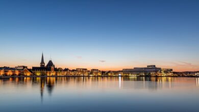 مدينة آرهوس قلب يولاند الثقافي، أكبر مدينة فيها، وثاني أكبر مدينة في الدنمارك. تقع على الساحل الشرقي ليولاند في بحر كاتيغات وحوالي 187