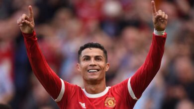 رونالدو يعود للعب مع فريقه Manchester United بعد الحادث الأليم لوفاة ابنه. ذلك بعد أن غاب عن هزيمة فريقه أمام ليفربول يوم الثلاثاء بسبب