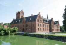 "أسرار Herlufsholm" فيلم وثائقي يعرض حقيقة التنمر والأذيات الجنسية في مدرسة داخلية يثير صخب واسع حتى أن رئيسة الوزراء قد أبدت تعليقاً عليه.