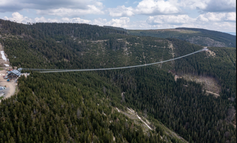 أطول جسر مشاة معلق في العالم