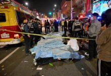 رعب الهالوين يتحول إلى حقيقة في سيول. حيث قتل ما يزيد عن 146 شخص وأصيب 150 آخرون بأعمال شغب وتدافع خطير بين ما يزيد عن 10.000 شخص.