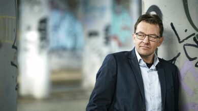 اتهم المرشح الرئيسي والمؤسس المشارك لحزب المعتدلين Jeppe Søe بالتحيز واستخدام الأوصاف الجنسية ضد النساء. كيف سيغير ذلك من مجريات الأحداث؟