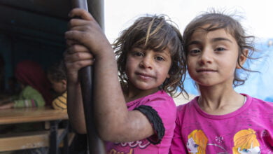 يستفيد اللاجئون السوريون في المخيمات من تطبيق TikTok، إلا أنه بالنظر إلى الصورة الأكبر نرى أنه في الحقيقة استغلال. لكن كيف ذلك؟ 