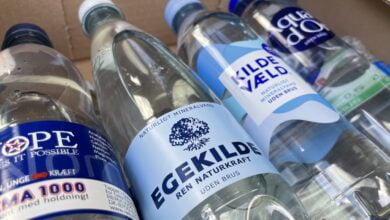 نفاد مياه الشرب من المتاجر الدنماركية بعد أن سارع العملاء إلى شرائها وذلك بعد انتشار خبر عن تلوث مياه الشرب بال E-Coli.