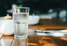 موارد مياه الشرب المحدودة في الدنمارك تتعرض للتلوث الآن. وتنصح هاتين البلديتين بغلي المياه قبل شربها ريثما يزول التلوث.