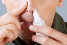 يحذر كبير المستشارين من جمعية الصيادلة الدنماركية من الإفراط في استخدام بخاخات الأنف إذ أنها قد تسبب الإدمان!