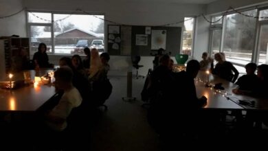 تم قطع الكهرباء عن مدرسة  Horsens الدعوة Egebjerg ليوم كامل ما اضطر الطلاب إلى التعلم وممارسة نشاطاتهم في الظلام! لكن لما ذلك؟