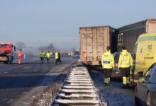 أدى حادث عنيف على طريق E45 في Nordjyske Motorvej بالقرب من Fårup لمصرع شخصين وإصابة ثلاثة آخرين وإجلاء أكثر من 50 شخص