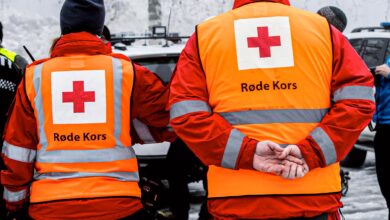 تم التبرع بمبلغ 693 مليون كرون من قبل المنظمات الإغاثية والإنسانية الدنماركية، إلا أنه الفئة المستهدفة لم تكن متضرري الزلازل.