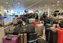 لم تتمكن العديد من الرحلات الجوية القادمة إلى مطار كوبنهاجن من الهبوط بسلاسة أو حتى إنزال ركابها بعد الهبوط نتيجة الريح العاتية.